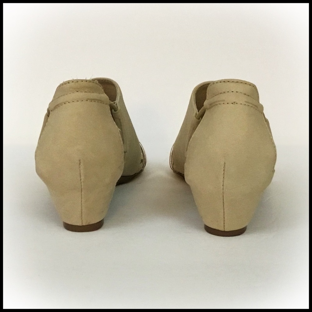 Matisse 'Port' Tan Suede Sandals - Picture 8 of 10